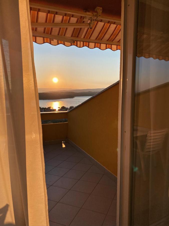The Manzoni Family 2 Hotell Punat Exteriör bild